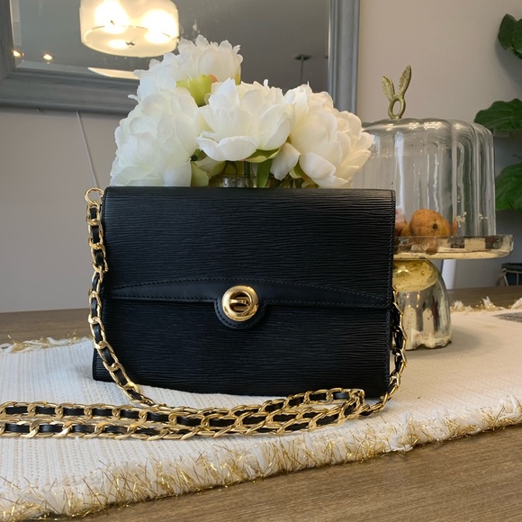 Louis Vuitton Handbags - Authentic Louis Vuitton Epi Clutch/Sling